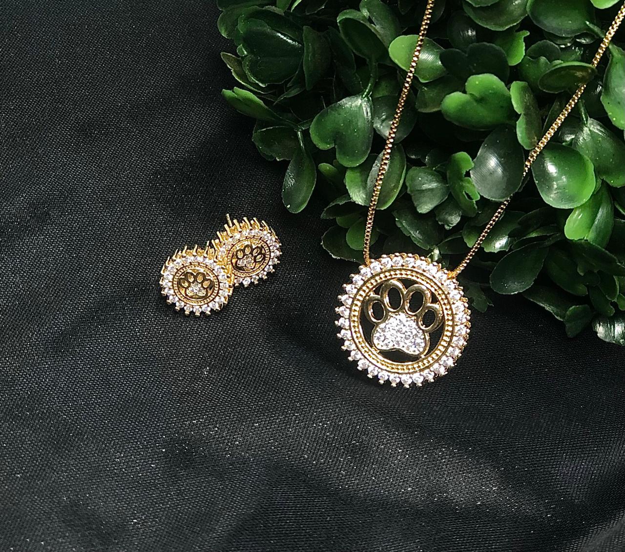 Conjunto Patinha de Cachorro Zirconias Brancas Semijoia Dourada - Imagem 5
